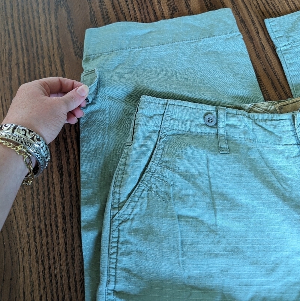 Khakis Relaxed Fit Sage Green Cargo Pant Size Women's 6 - Picture 3 of 9